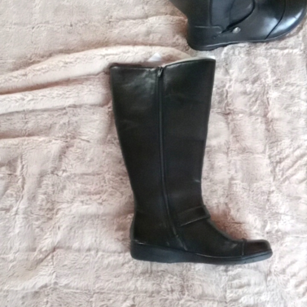 New Clarks black leather boots. Size 9. Perfect for winter!